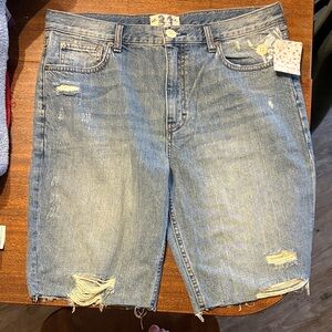 We The Free Distressed Blue Jean Shorts NWT Size 31